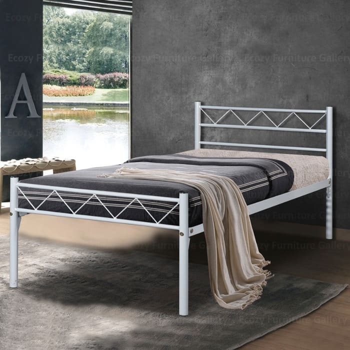 Silver Metal Bedframe fits for any bedroom styles