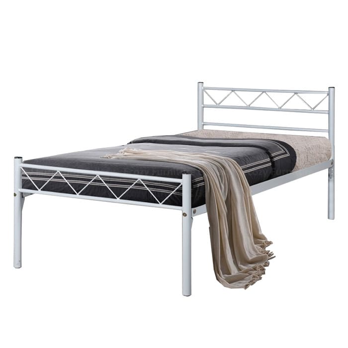 Silver Metal Bedframe fits for any bedroom styles